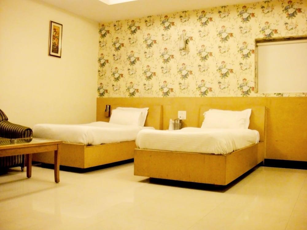 אמריצר Hotel Pr Residency מראה חיצוני תמונה