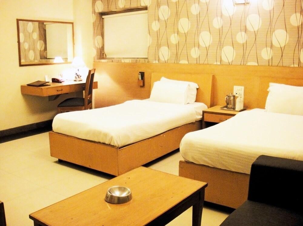 אמריצר Hotel Pr Residency מראה חיצוני תמונה