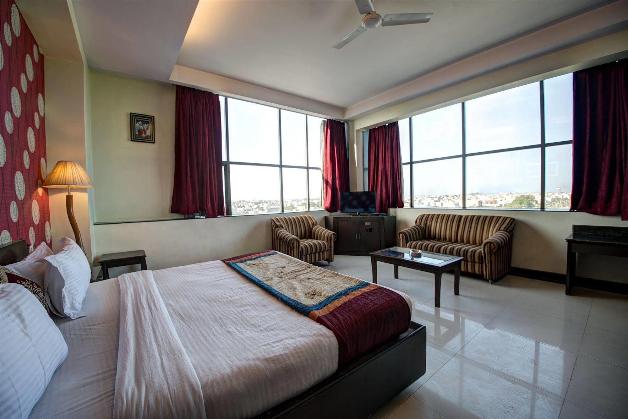 אמריצר Hotel Pr Residency מראה חיצוני תמונה