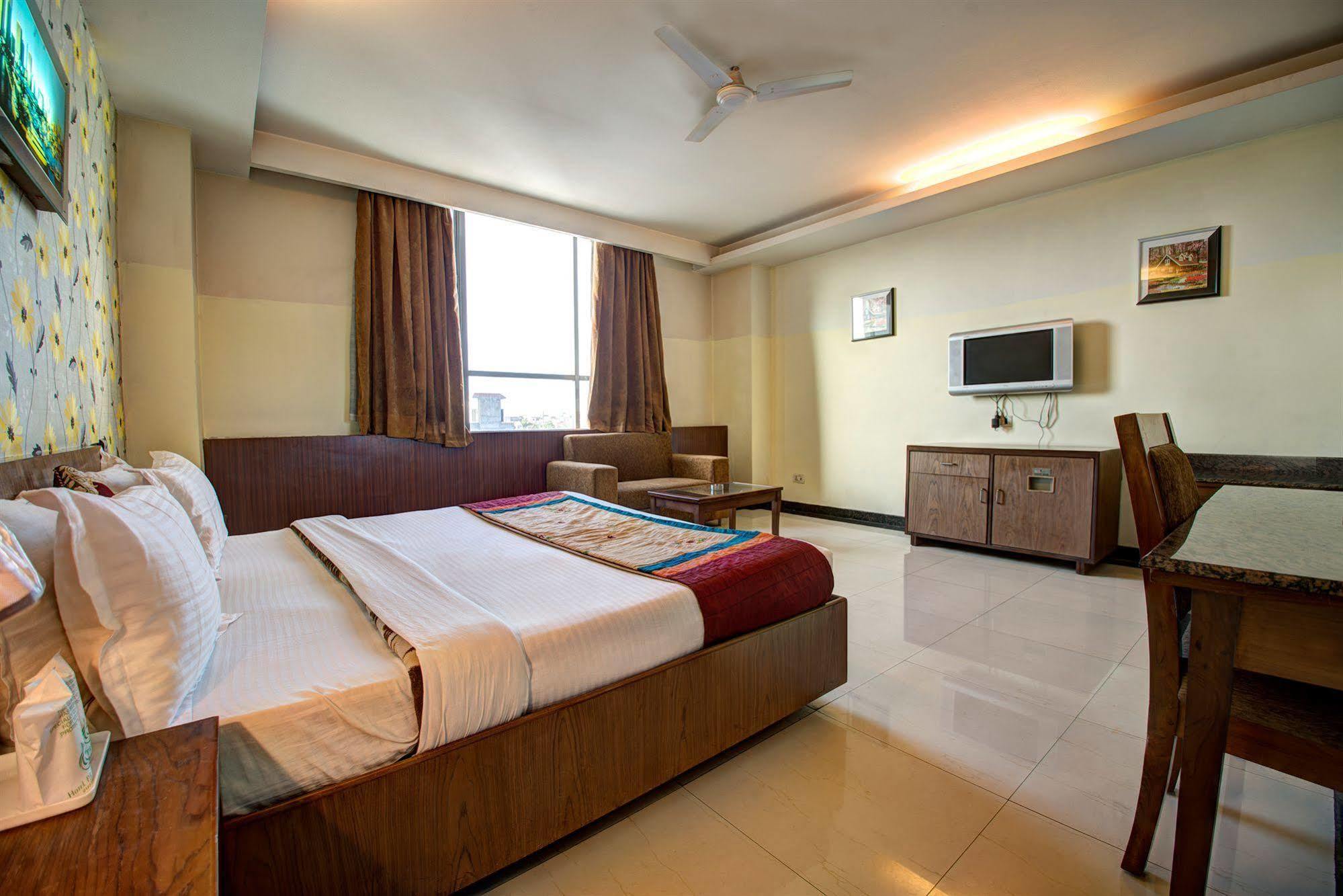 אמריצר Hotel Pr Residency מראה חיצוני תמונה